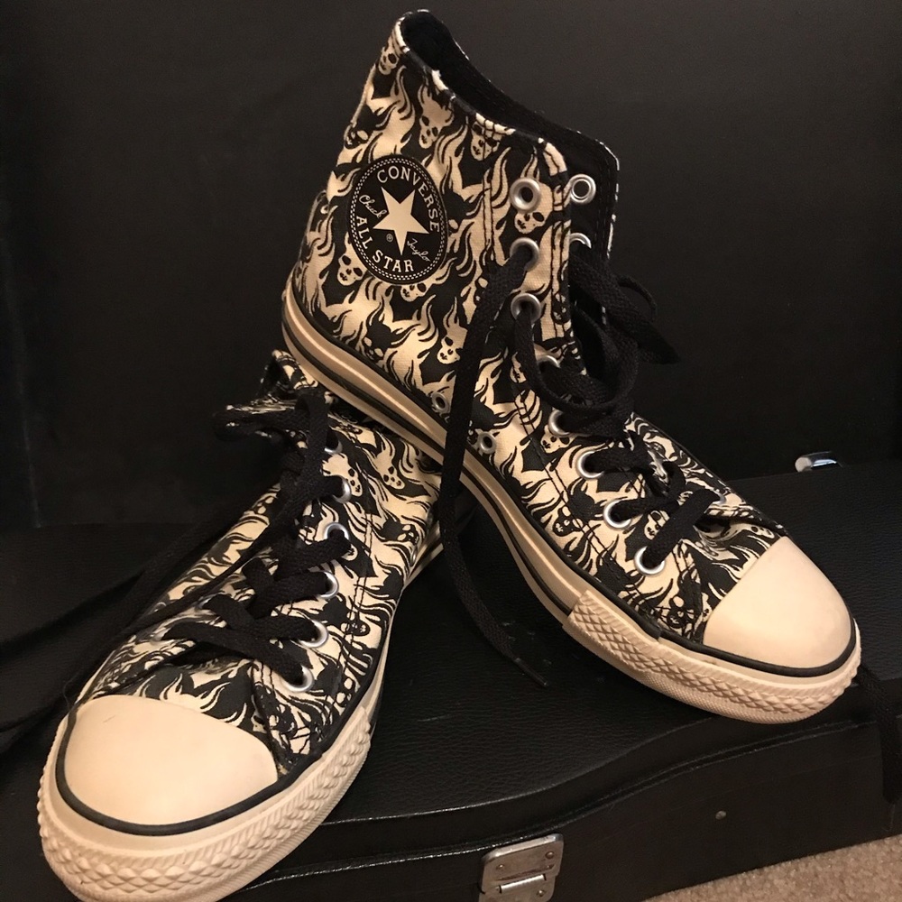 Converse high tops Men’s sz 7, black & white skull
